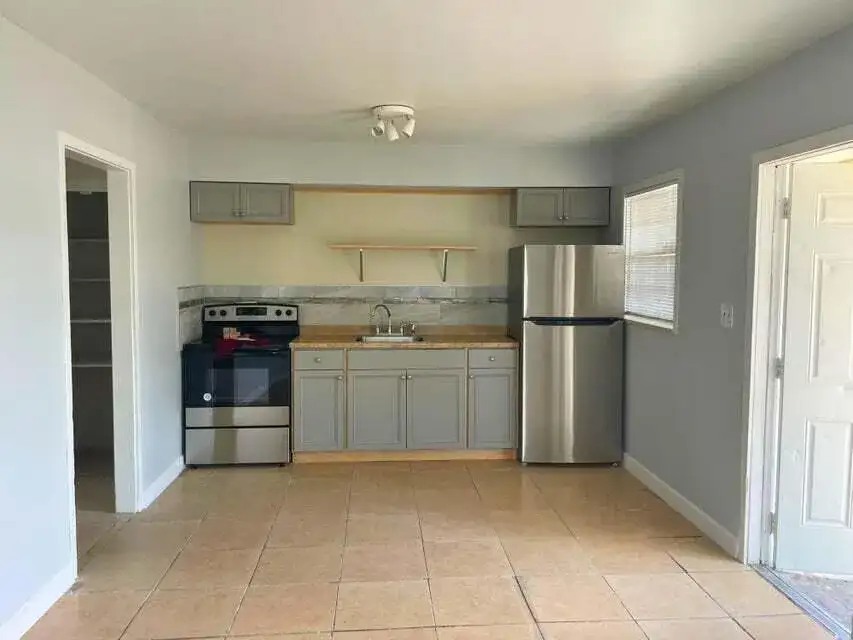 243 SE 24th Avenue, Boynton Beach FL 33435 photo 3