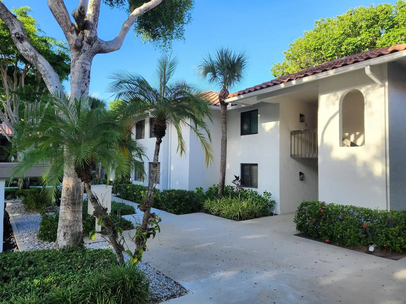 30 PELICAN POINTE Drive # 201, Delray Beach FL 33483