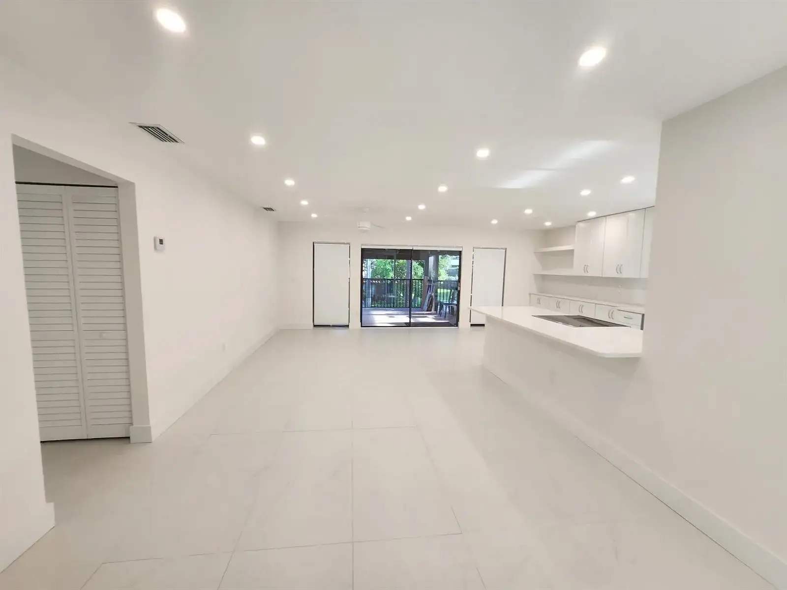 30 PELICAN POINTE Drive # 201, Delray Beach FL 33483 photo 3