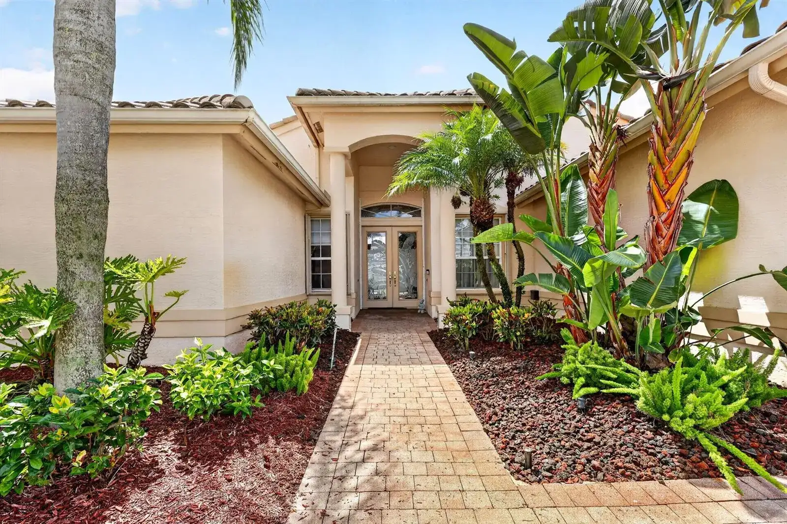 303 NW BAYSIDE Court, Port St. Lucie FL 34986 photo 2