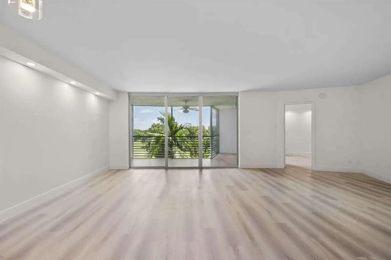 4020 W PALM AIRE Drive # 408, Pompano Beach FL 33069 photo 5