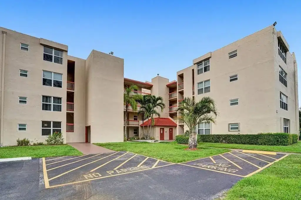 9451 EVERGREEN Place # 306, Davie FL 33324