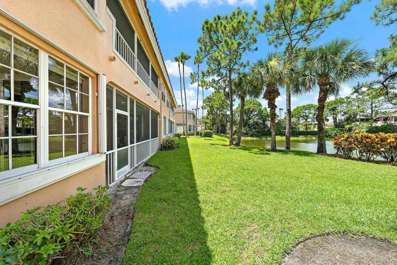 120 LEGENDARY Circle, Palm Beach Gardens FL 33418 photo 2