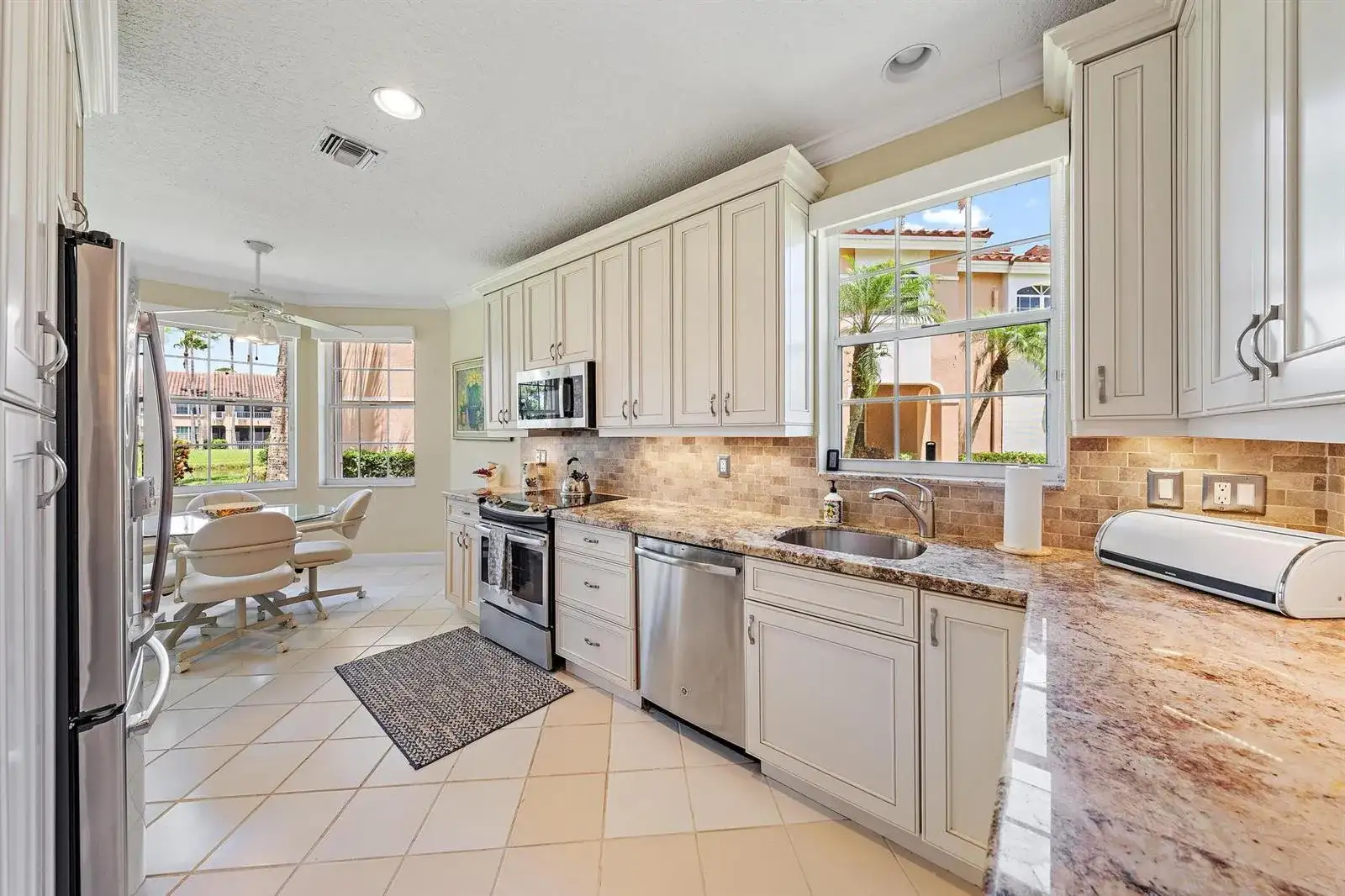 120 LEGENDARY Circle, Palm Beach Gardens FL 33418 photo 4
