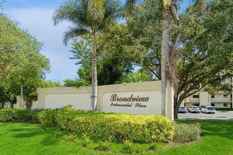 200 INTRACOASTAL Place # 305, Jupiter FL 33469 photo 2
