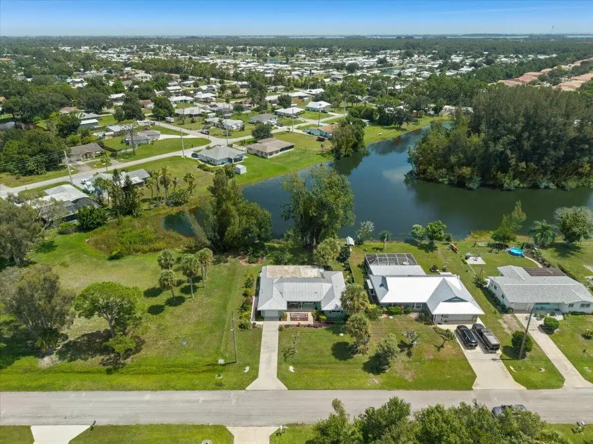 5904 Killarney Avenue, Fort Pierce FL 34951 photo 2