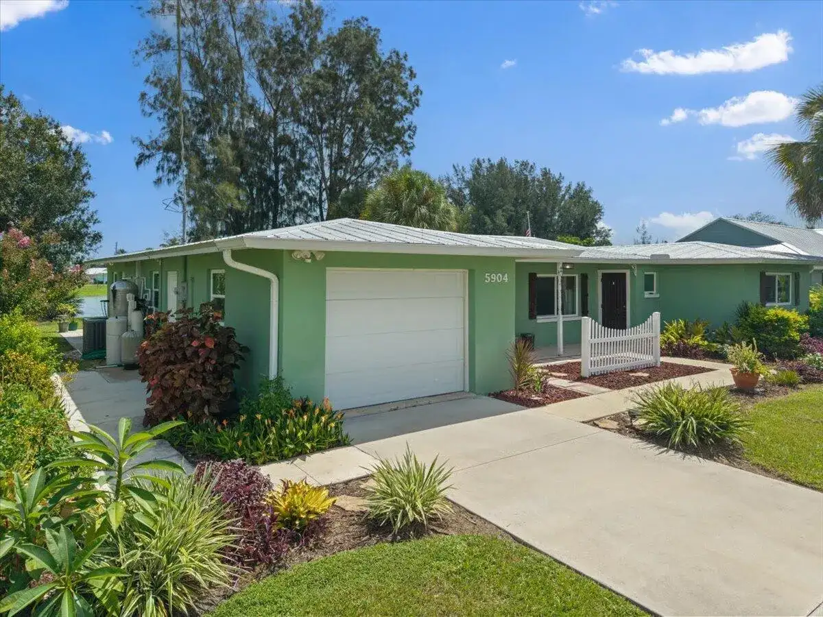 5904 Killarney Avenue, Fort Pierce FL 34951 photo 3