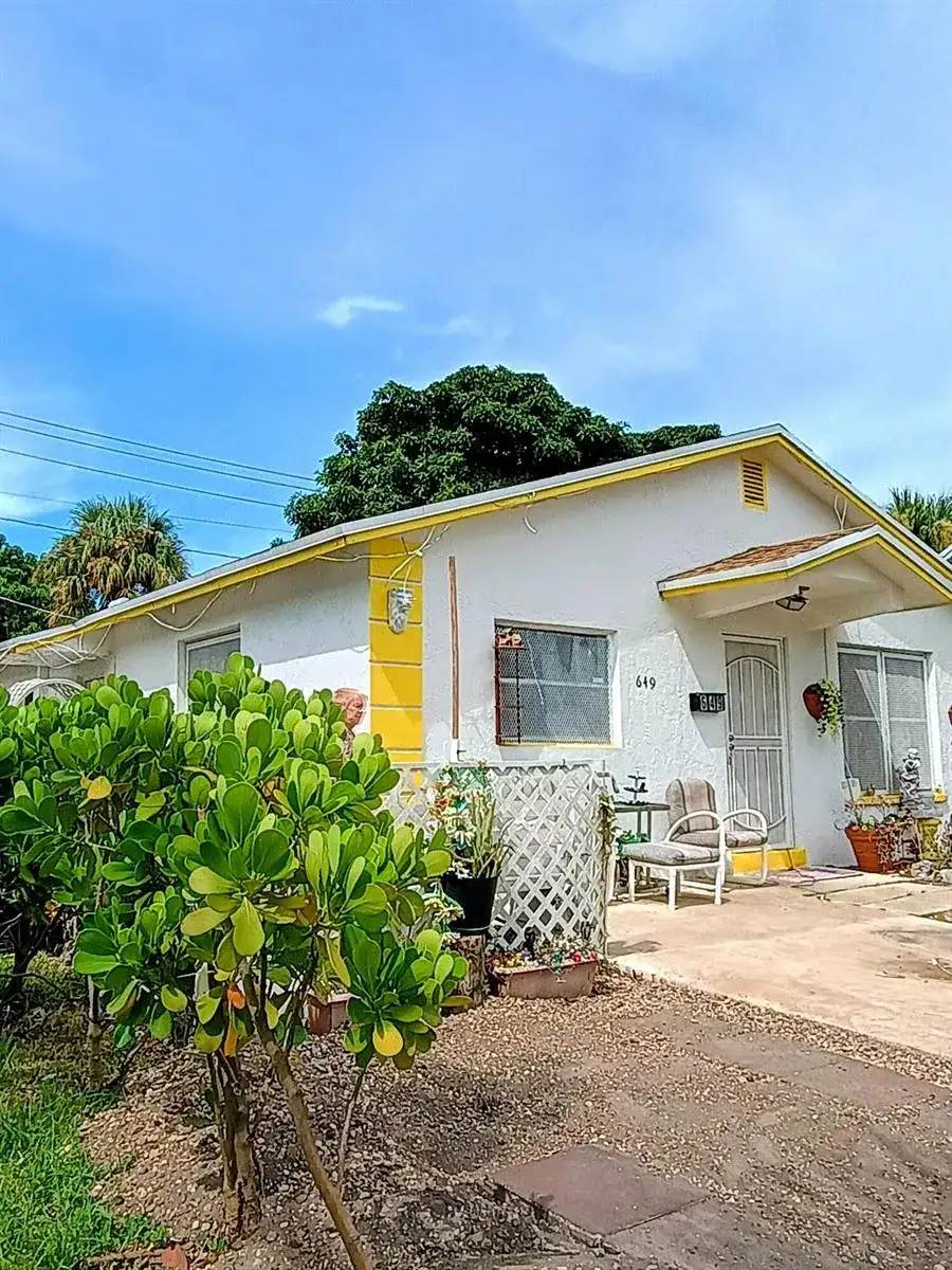 649 58TH Street, West Palm Beach FL 33407 photo 2