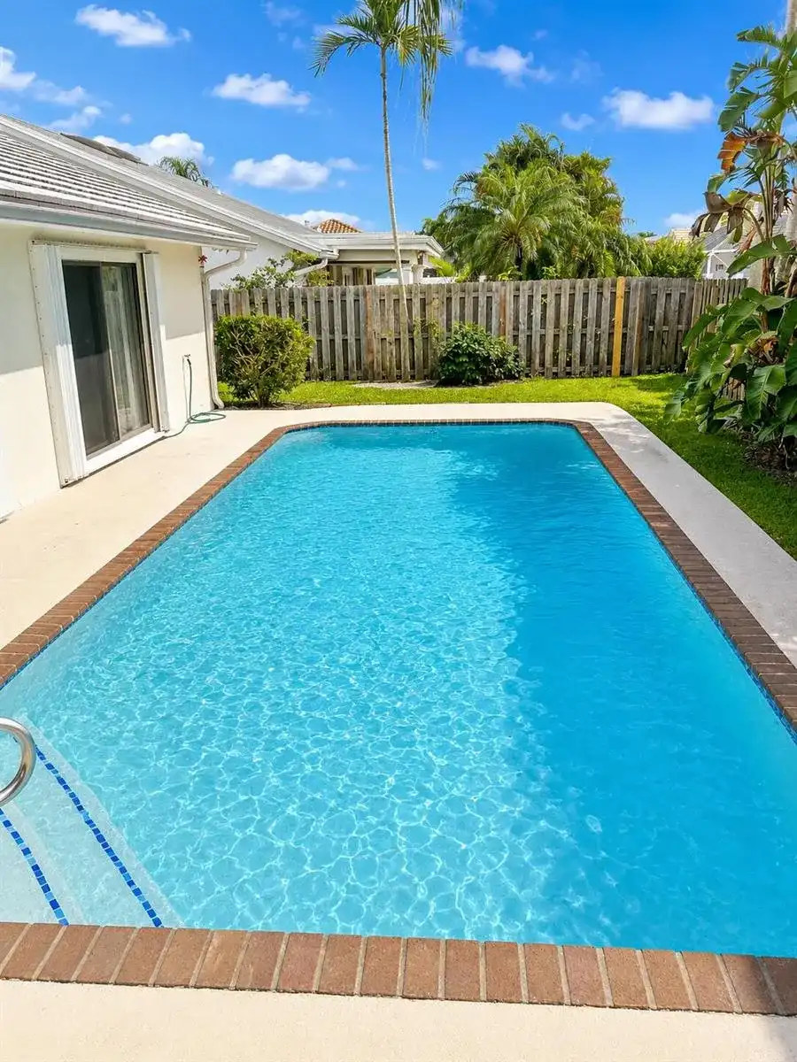 400 SEQUOIA Lane, Boca Raton FL 33487