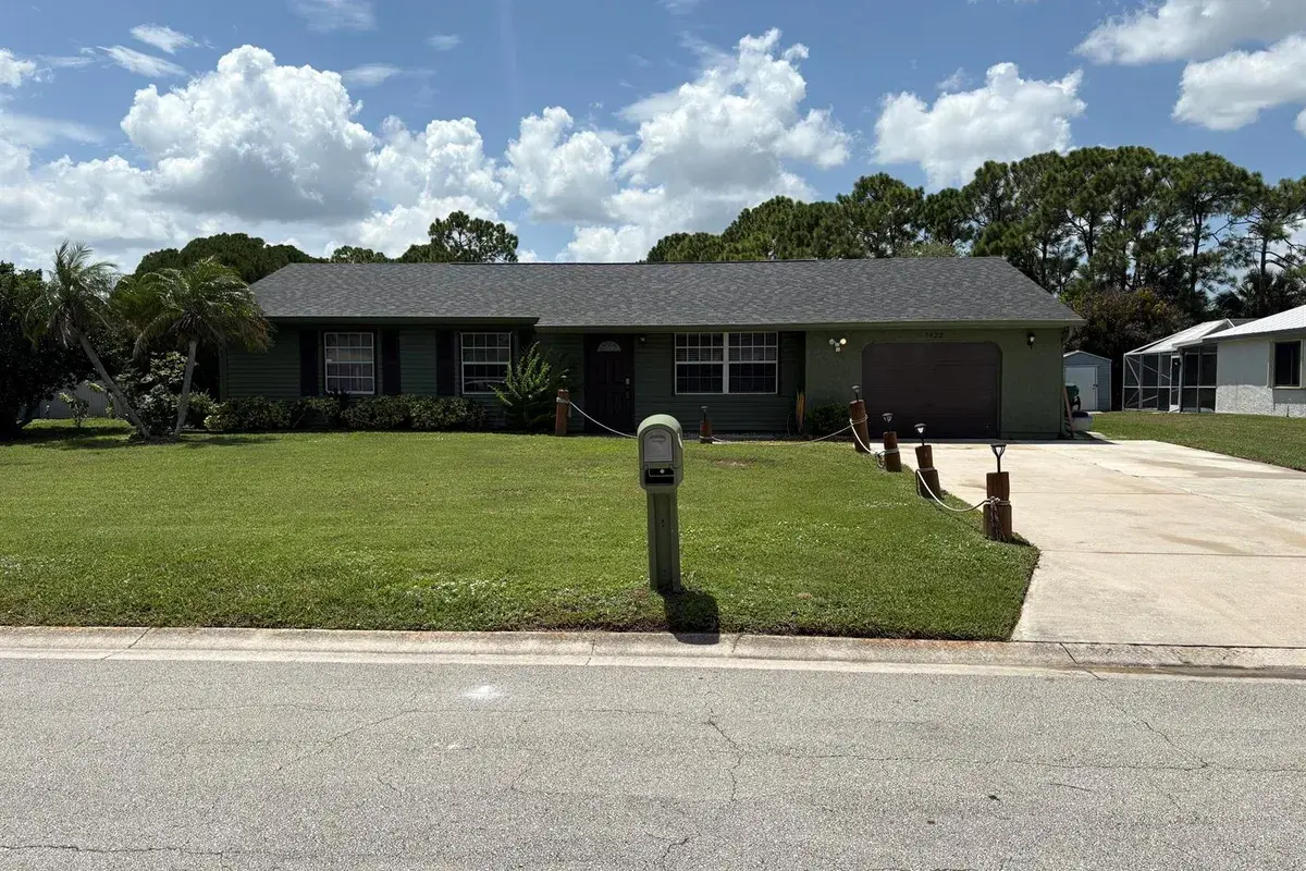 1422 SE ARENSON Lane, Port St. Lucie FL 34952