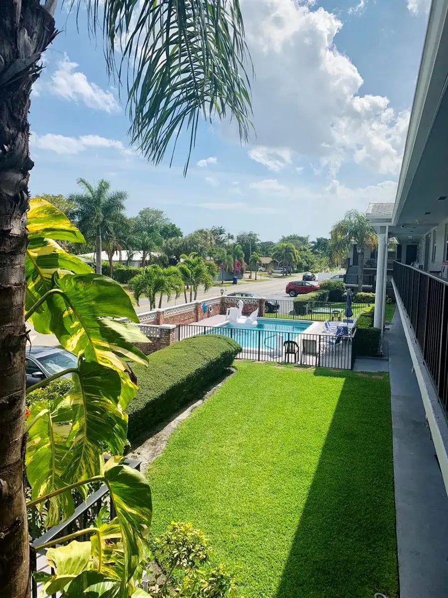 2701 MIDDLE RIVER Drive # 21, Fort Lauderdale FL 33306 photo 2