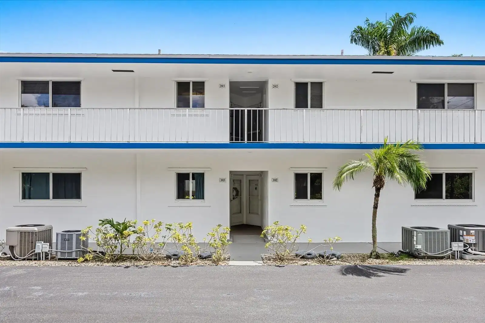 2 GARDEN Street # 203M, Tequesta FL 33469