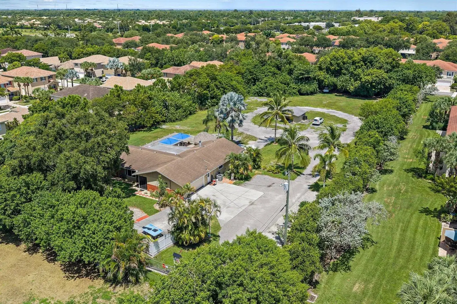5681 Desoto Road, FL 33463 photo 4