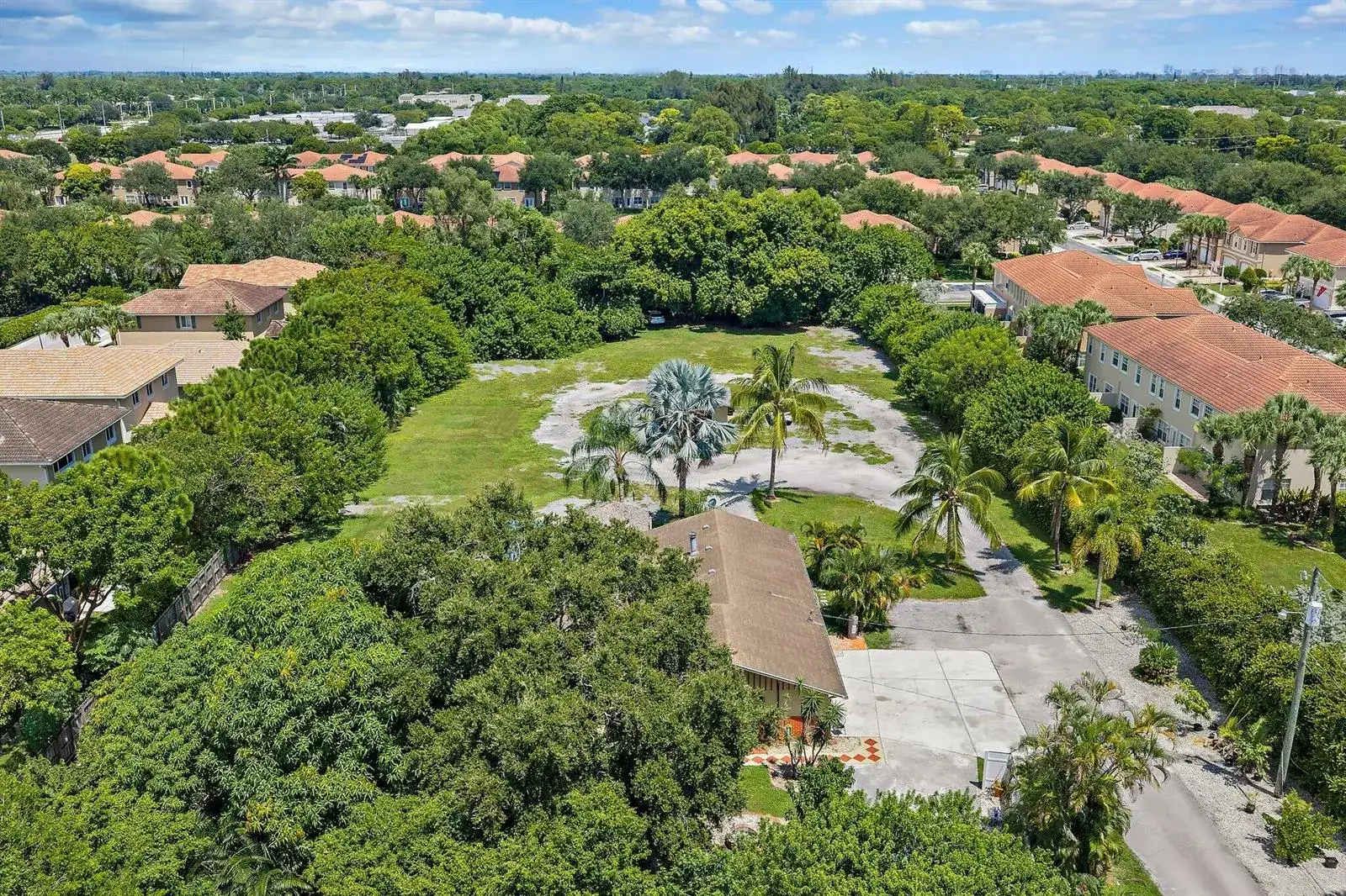 5681 Desoto Road, FL 33463 photo 5