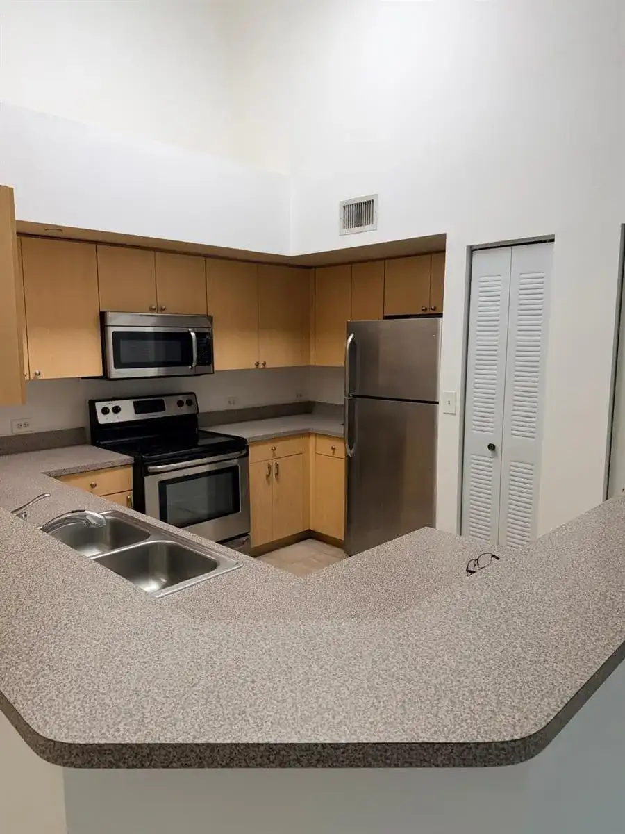 819 VILLA Circle, Boynton Beach FL 33435 photo 2
