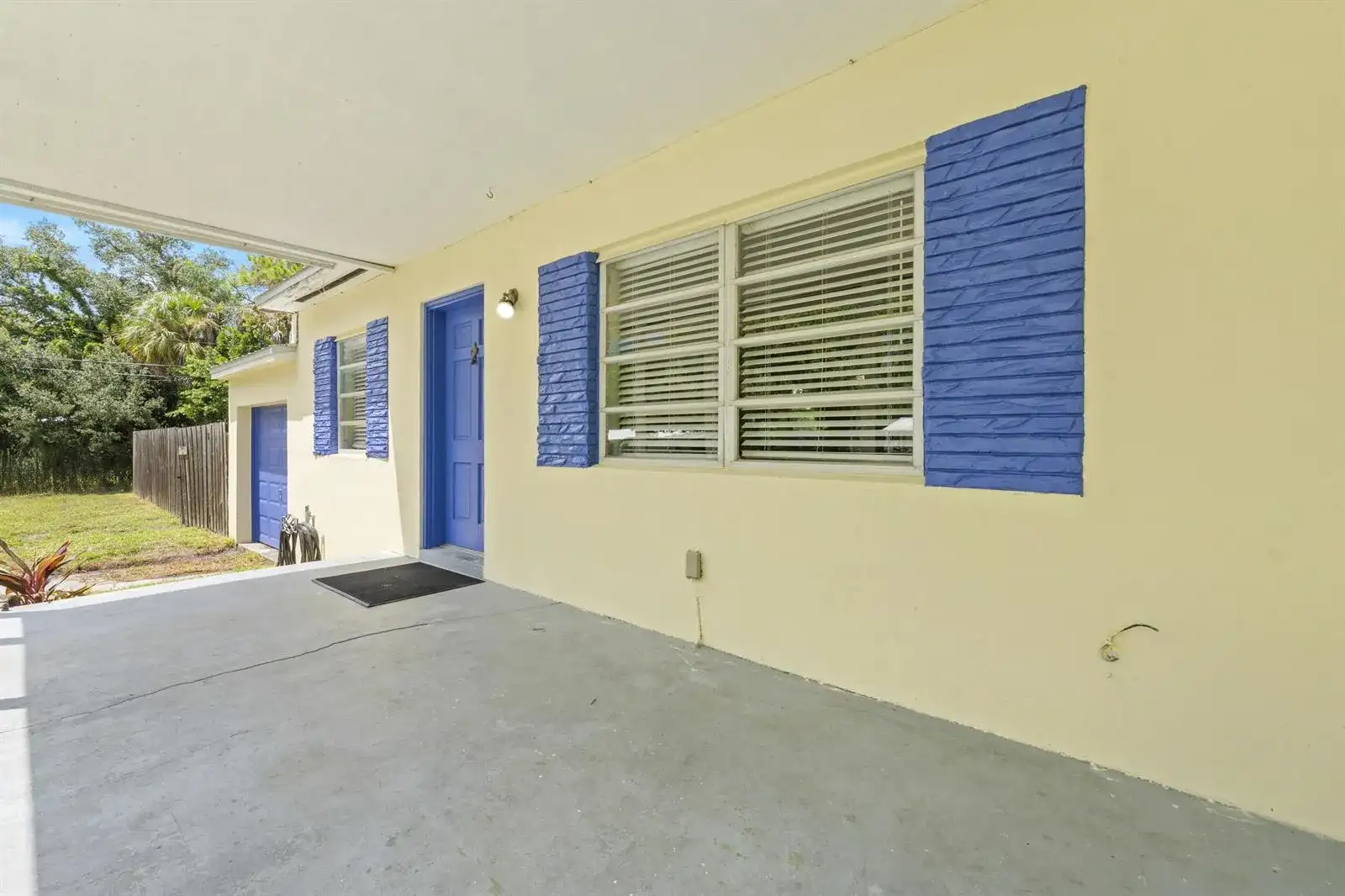 1054 Trinidad Avenue, Fort Pierce FL 34982 photo 3