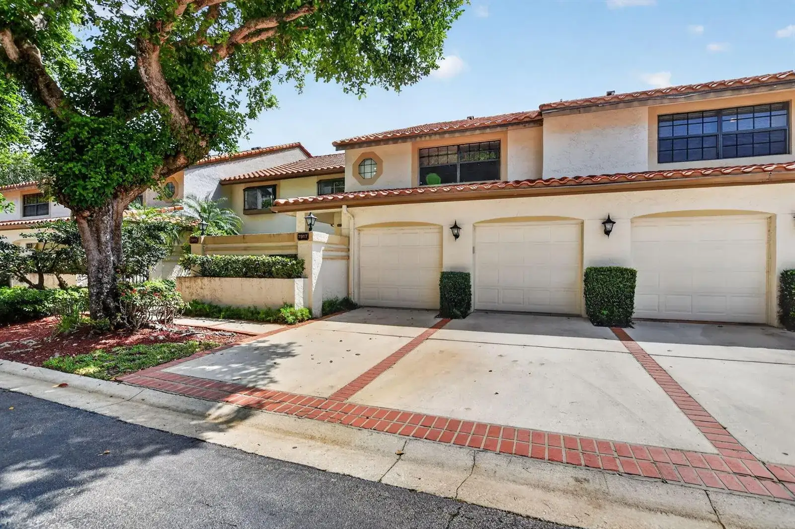 7917 LA MIRADA Drive, Boca Raton FL 33433 photo 2