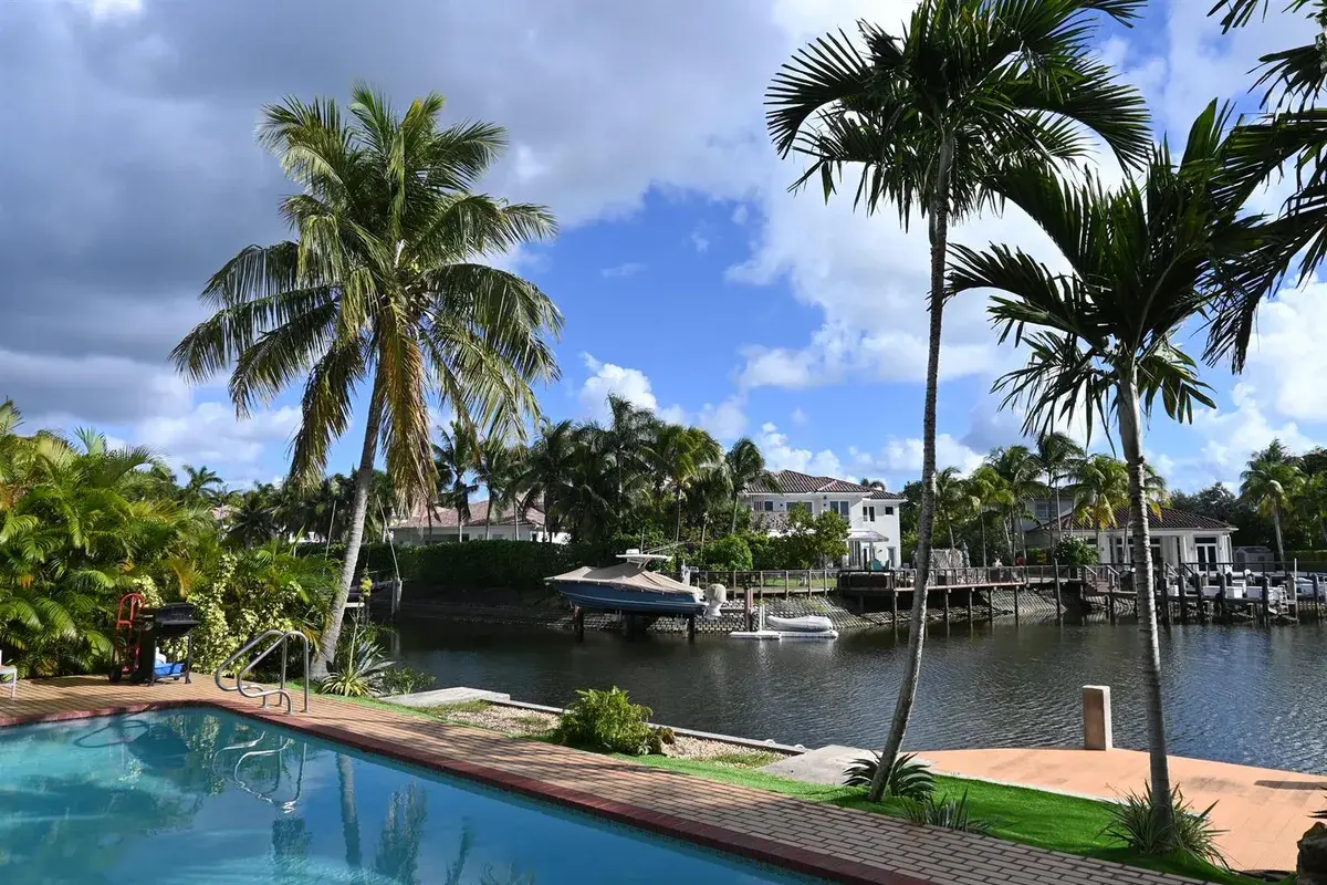 1104 WASHINGTON Street, Hollywood FL 33019