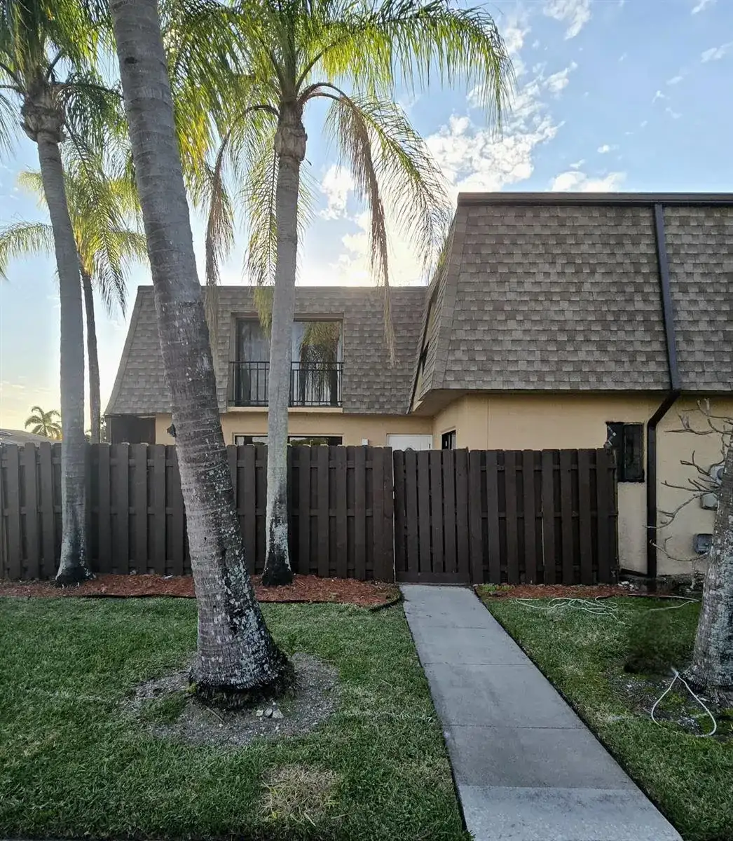 4204 WATERVIEW Circle, Palm Springs FL 33461 photo 2