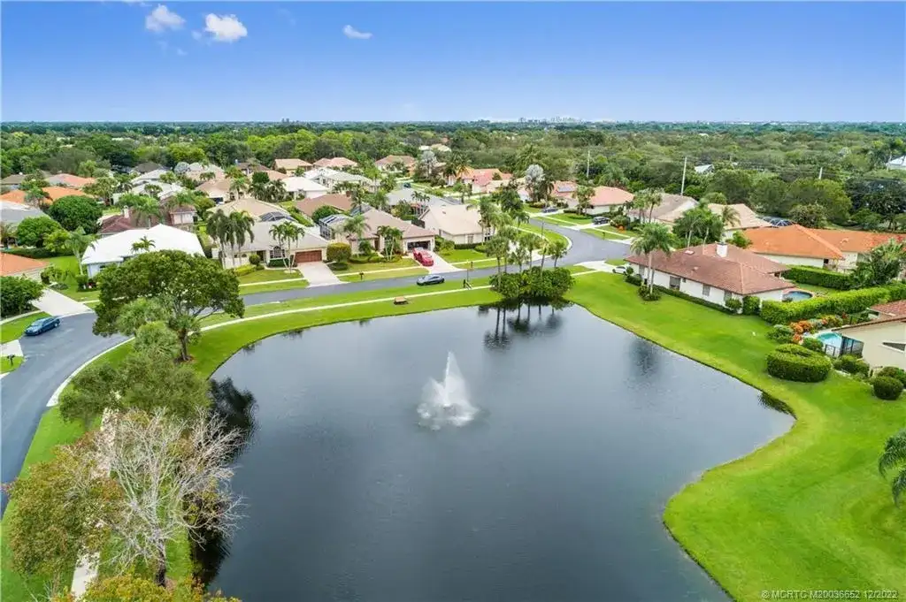 9140 Cypress Hollow Drive, Palm Beach Gardens FL 33418 photo 4