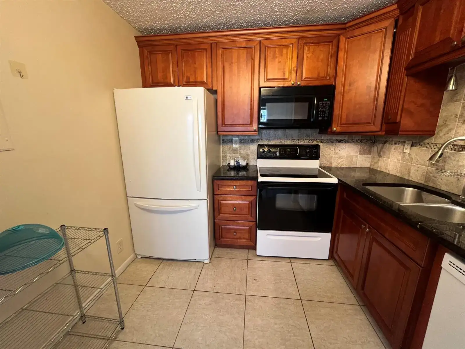 7 FLANDERS A, Delray Beach FL 33484 photo 4