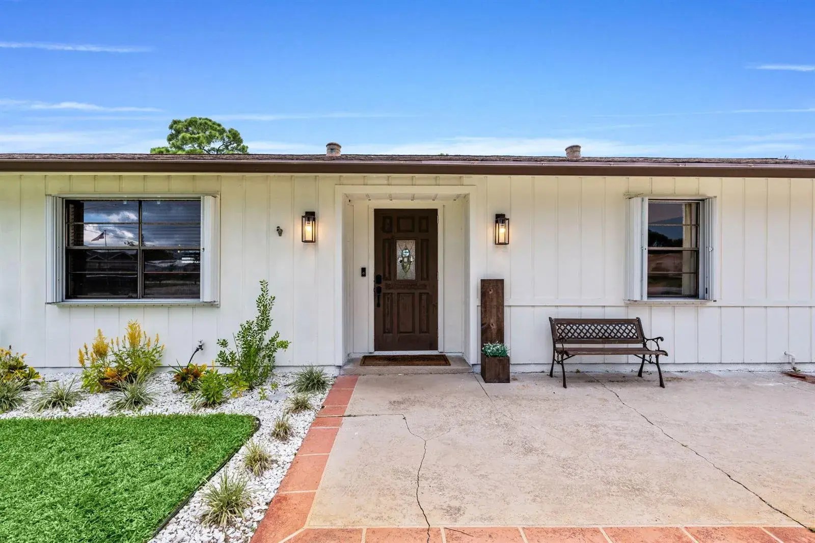 1292 SE MENDAVIA Avenue, Port St. Lucie FL 34952