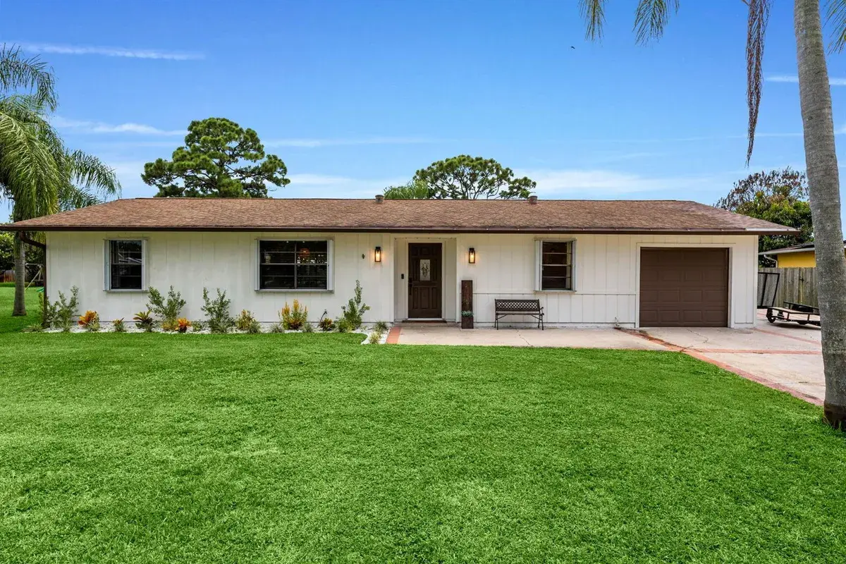 1292 SE MENDAVIA Avenue, Port St. Lucie FL 34952