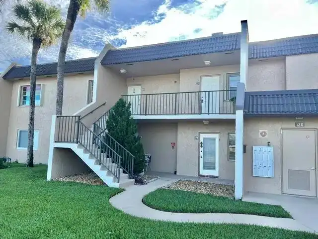 120 Lake Meryl Drive # 220, West Palm Beach FL 33411