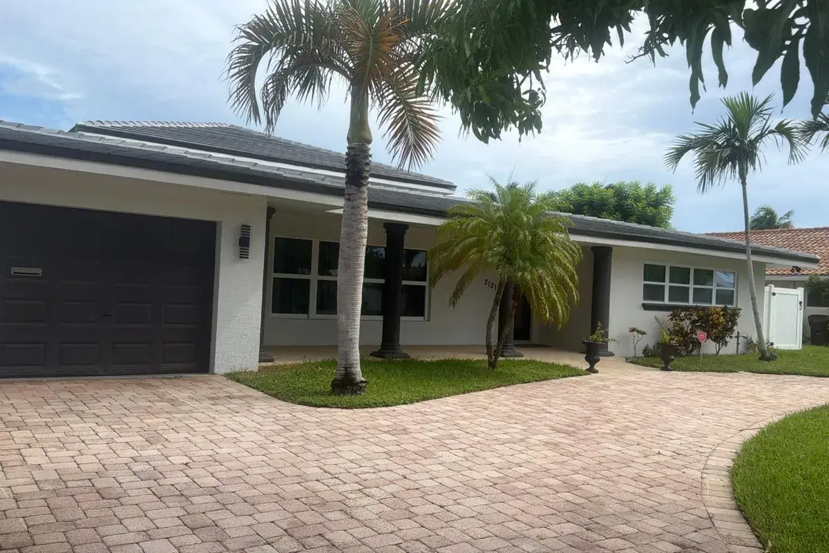 2121 NE 29TH Street, Lighthouse Point FL 33064