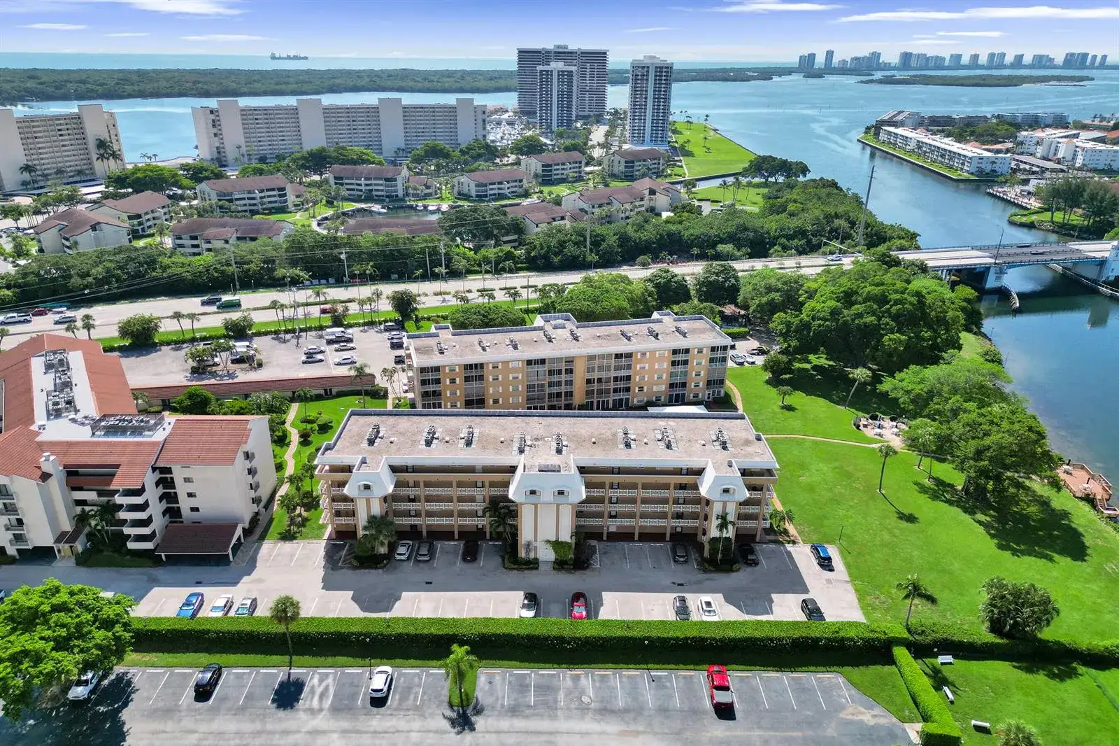 308 GOLFVIEW Road # 406, North Palm Beach FL 33408 photo 2