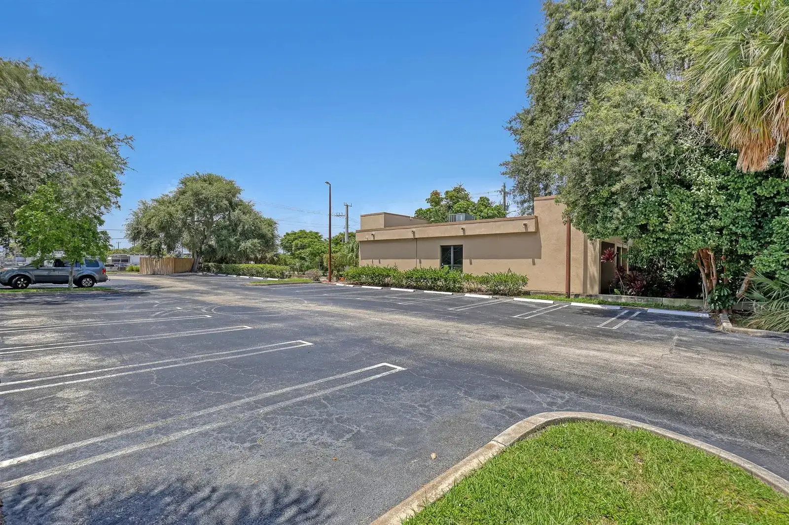 801 SPENCER Drive, West Palm Beach FL 33409 photo 2