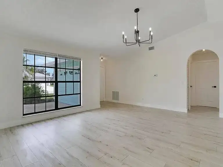 2558 SW CHESTNUT Lane, Port St. Lucie FL 34953 photo 3