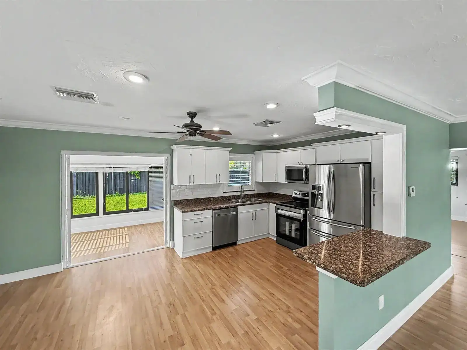 150 SE 5TH Court, Pompano Beach FL 33060 photo 4