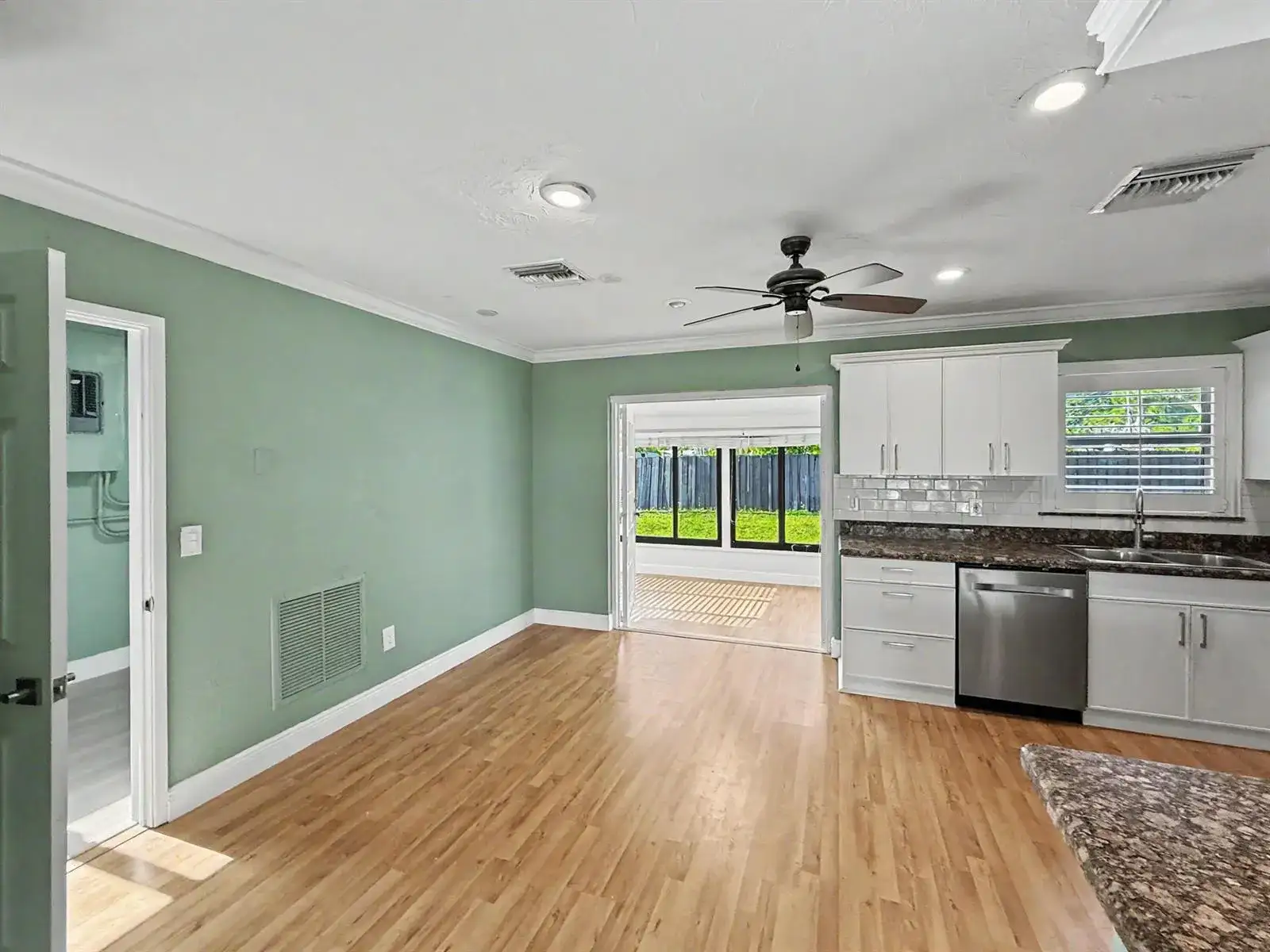 150 SE 5TH Court, Pompano Beach FL 33060 photo 5