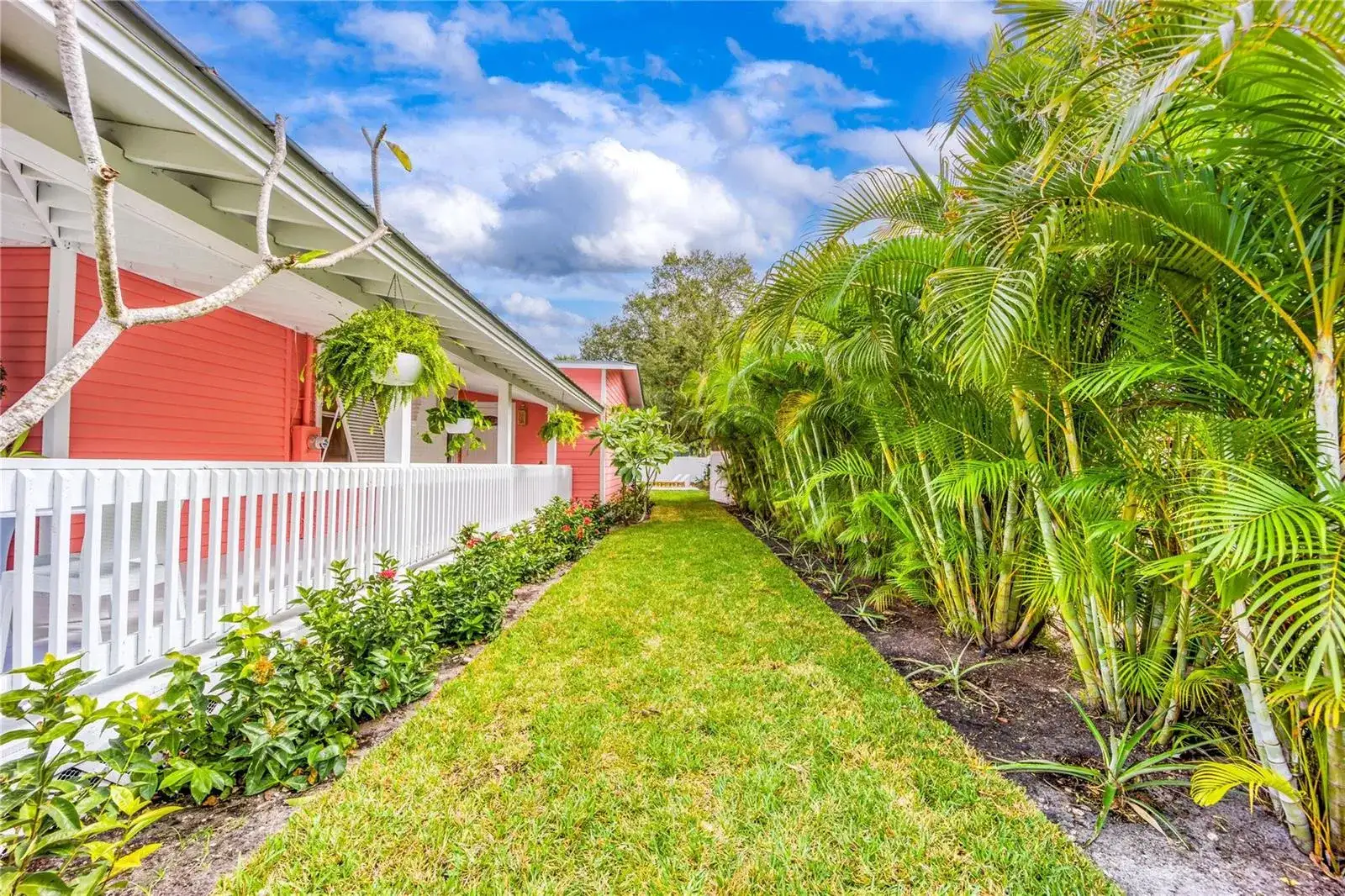 645 SW CLEVELAND Avenue, Stuart FL 34994 photo 3