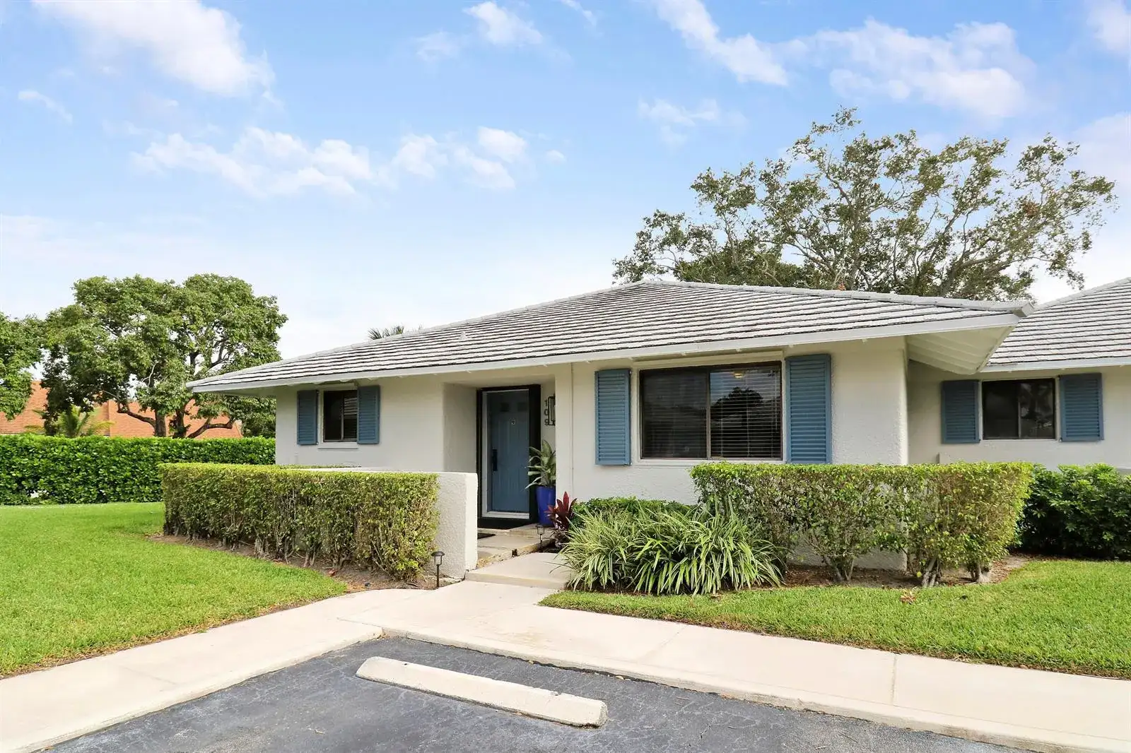 109 CLUB Drive, Palm Beach Gardens FL 33418 photo 2