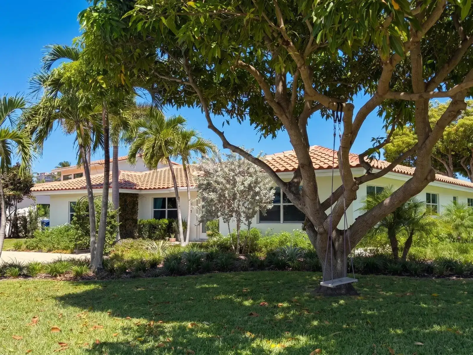 1584 Blue Water Terrace N, Lauderdale By The Sea FL 33062 photo 2
