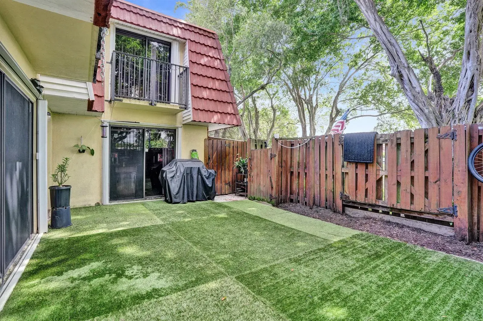 9993 NW 7th Street, Plantation FL 33324