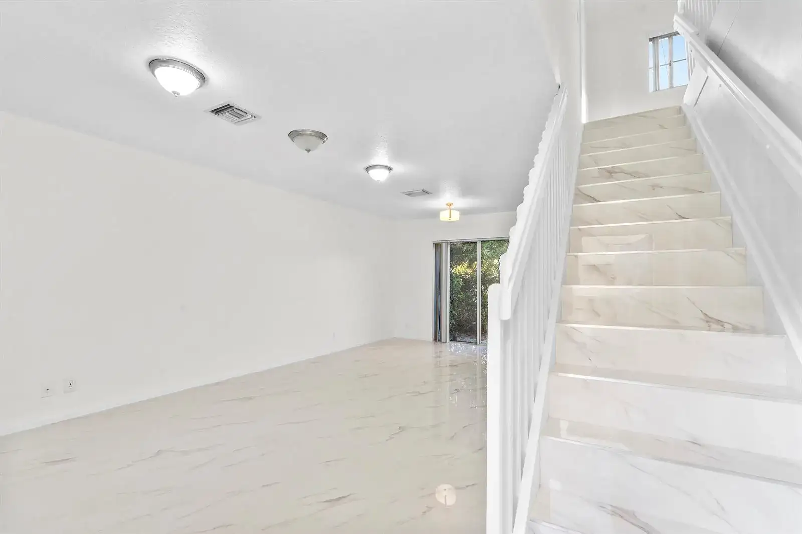 190 SE 2nd Street, Deerfield Beach FL 33441 photo 5