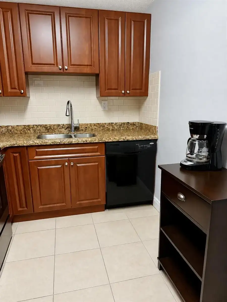 405 MEADOWS Circle # 405, Boynton Beach FL 33436 photo 2