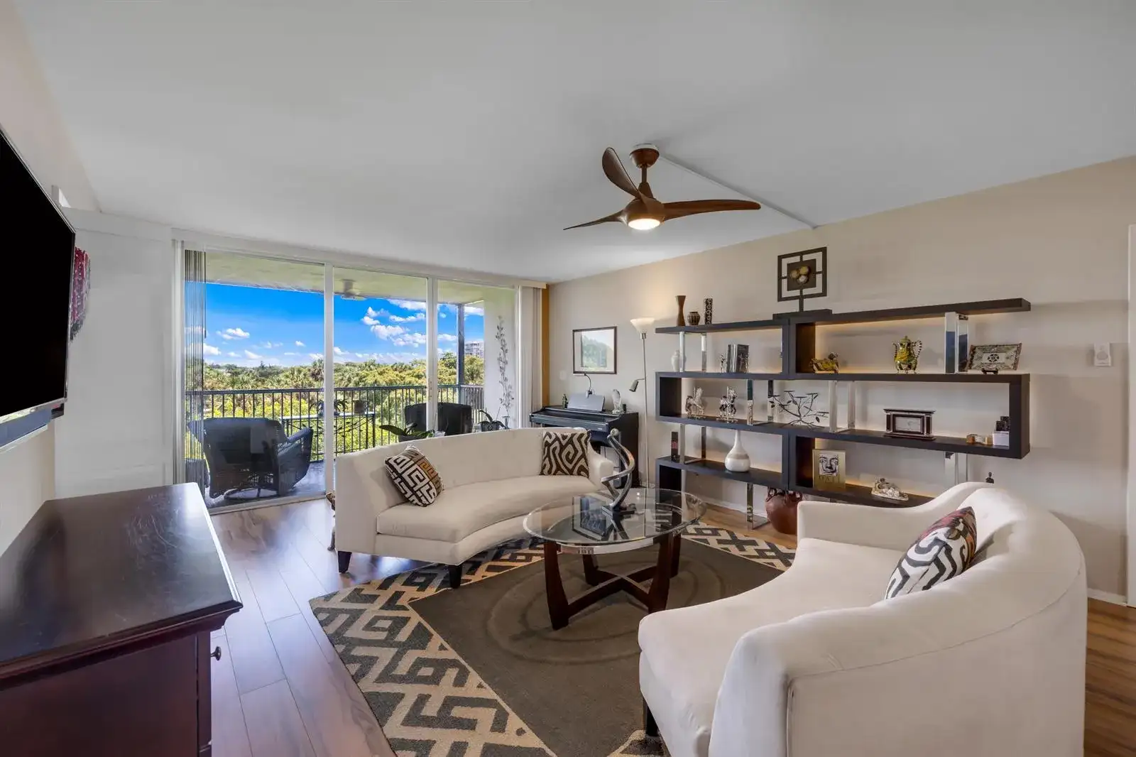 3960 Oaks Clubhouse Drive # 504, Pompano Beach FL 33069 photo 4