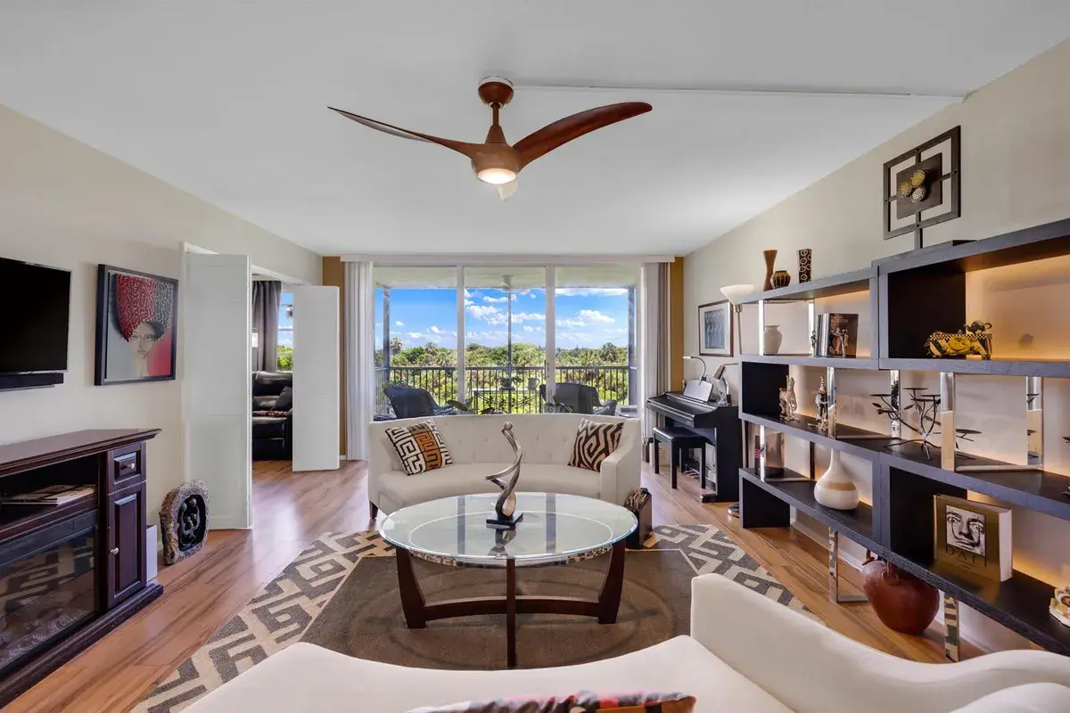 3960 Oaks Clubhouse Drive # 504, Pompano Beach FL 33069