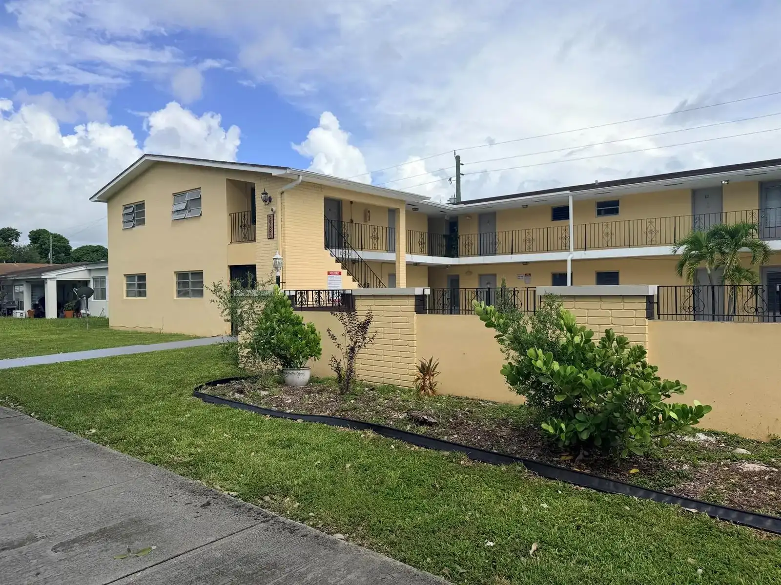 2285 NE 172ND Street # 15, North Miami Beach FL 33160