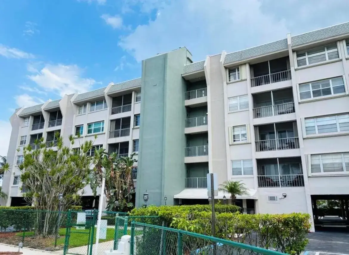 505 Spencer Drive # 312, West Palm Beach FL 33409