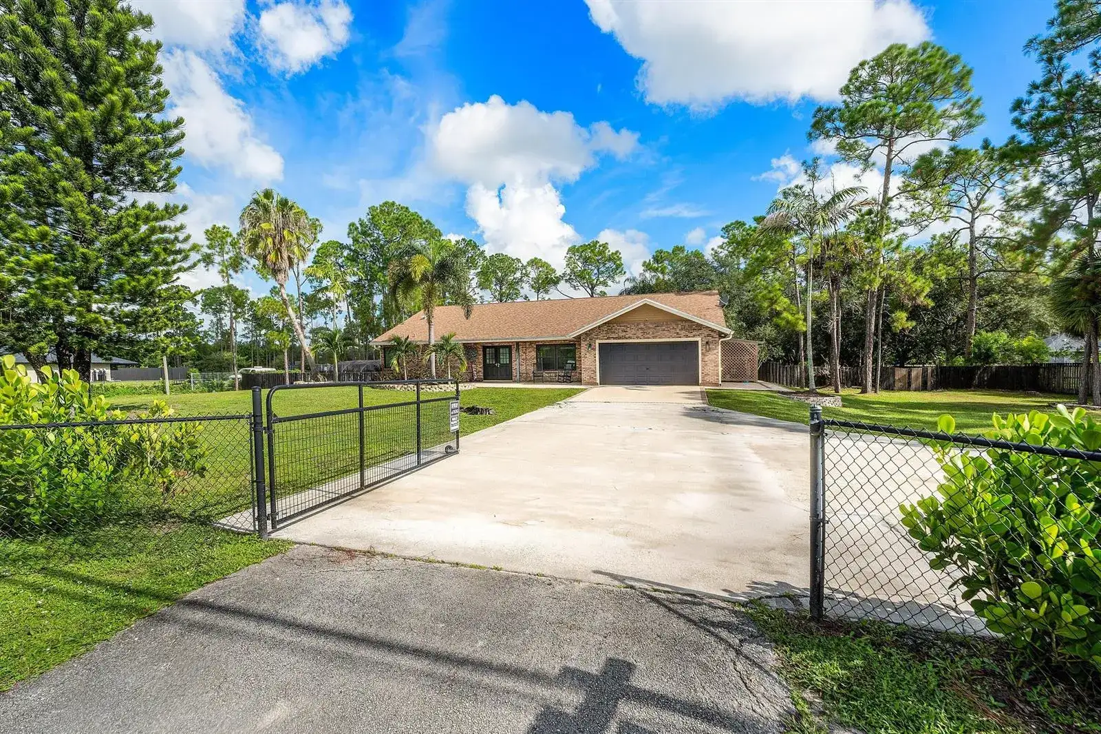 18429 Sycamore Drive W, Loxahatchee FL 33470 photo 2