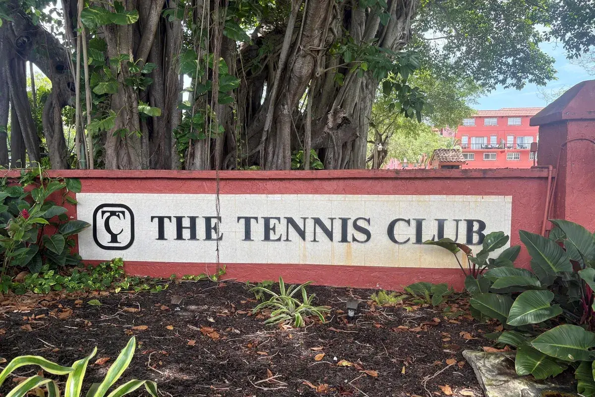 680 TENNIS CLUB Drive # 303, Fort Lauderdale FL 33311