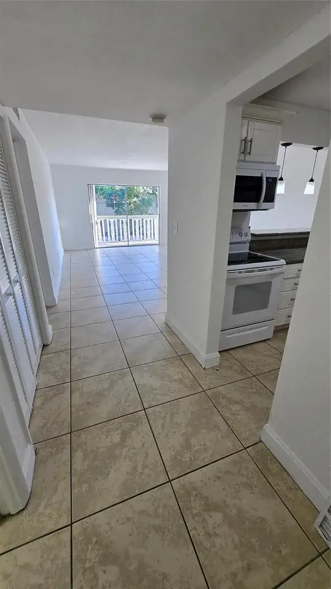 15205 NE 6TH Avenue # D206, Miami FL 33162 photo 2