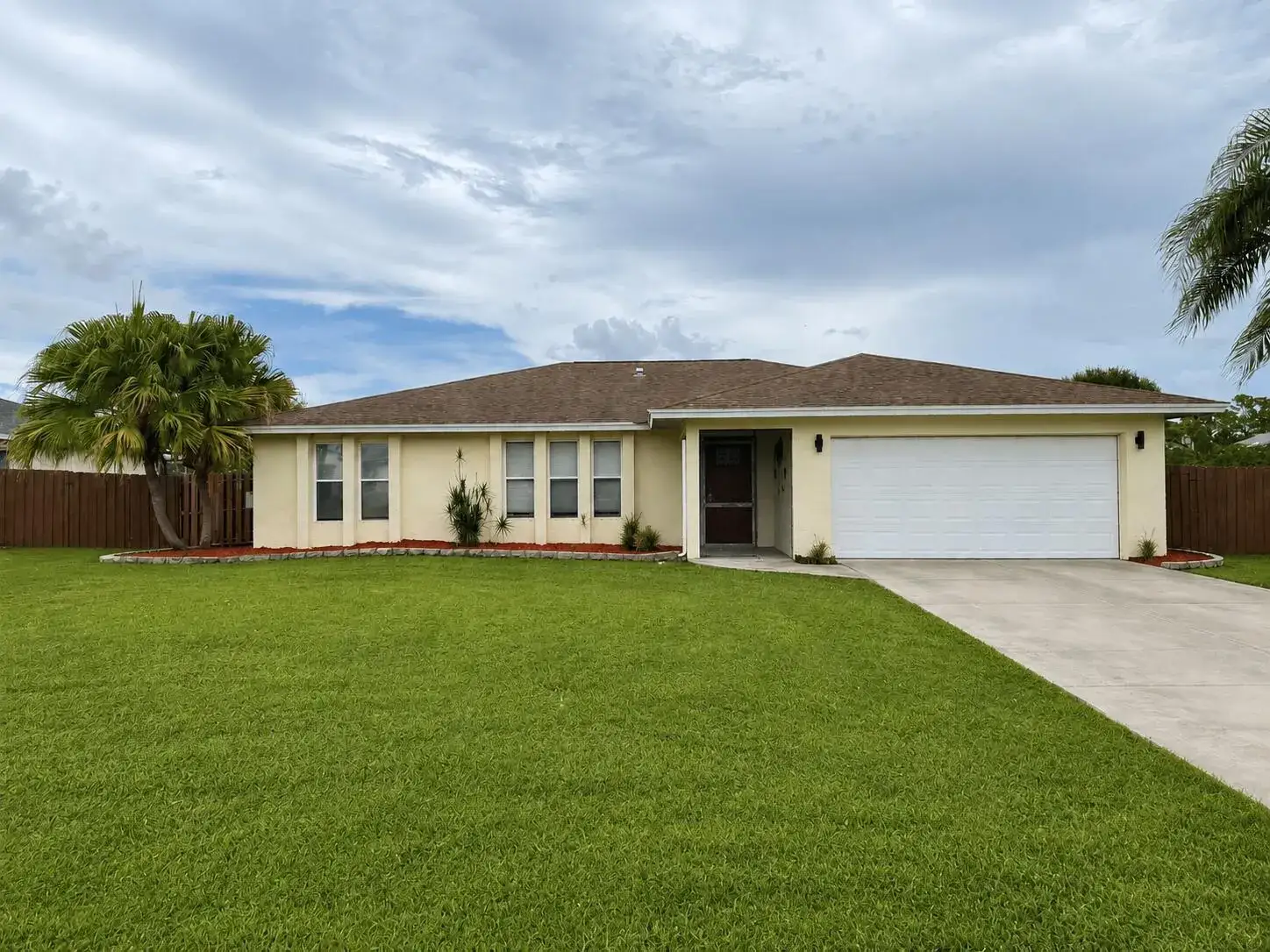 991 SE Brookedge Avenue, Port St. Lucie FL 34983
