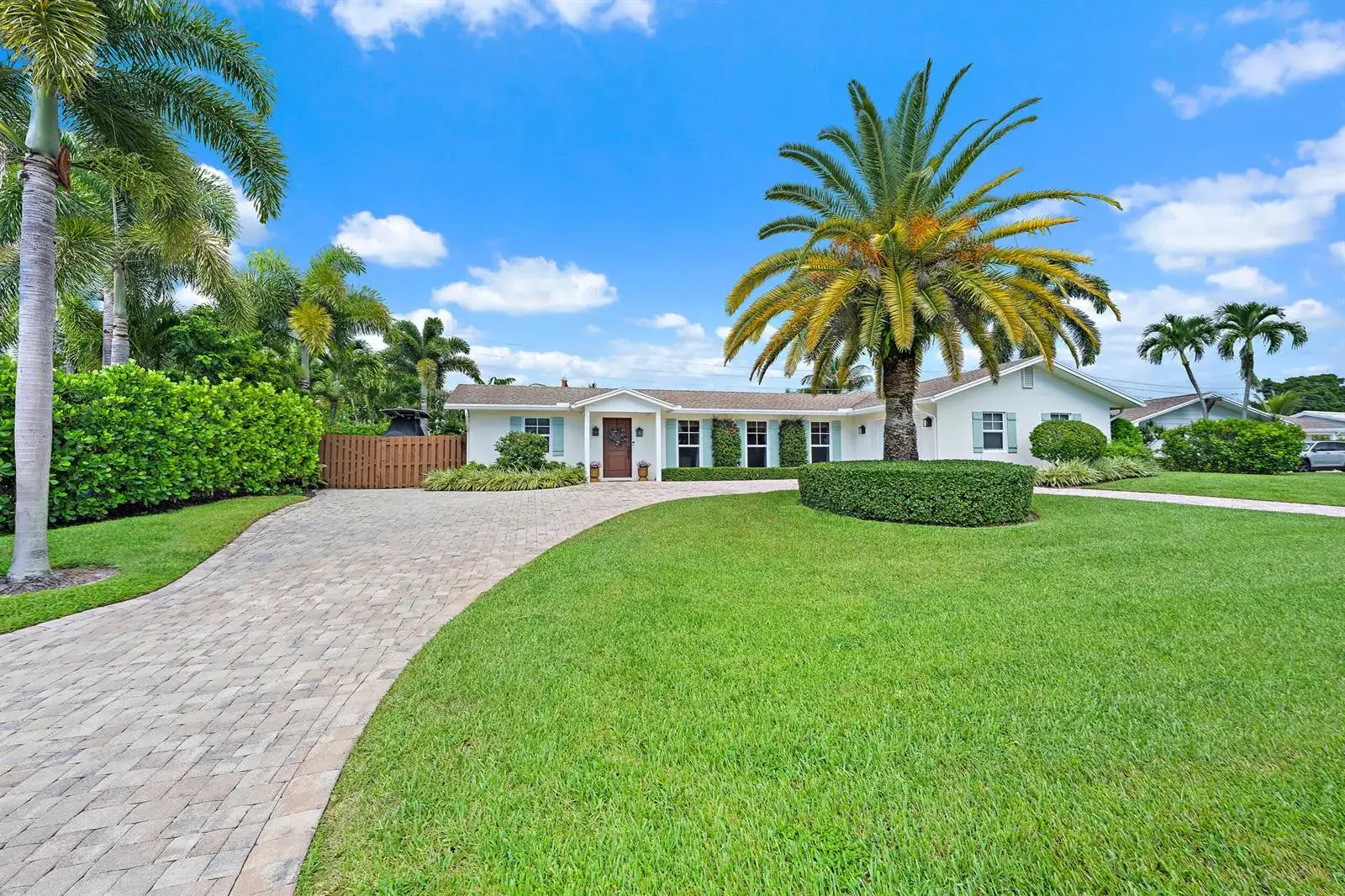 215 Golfview Drive, Tequesta FL 33469 photo 5