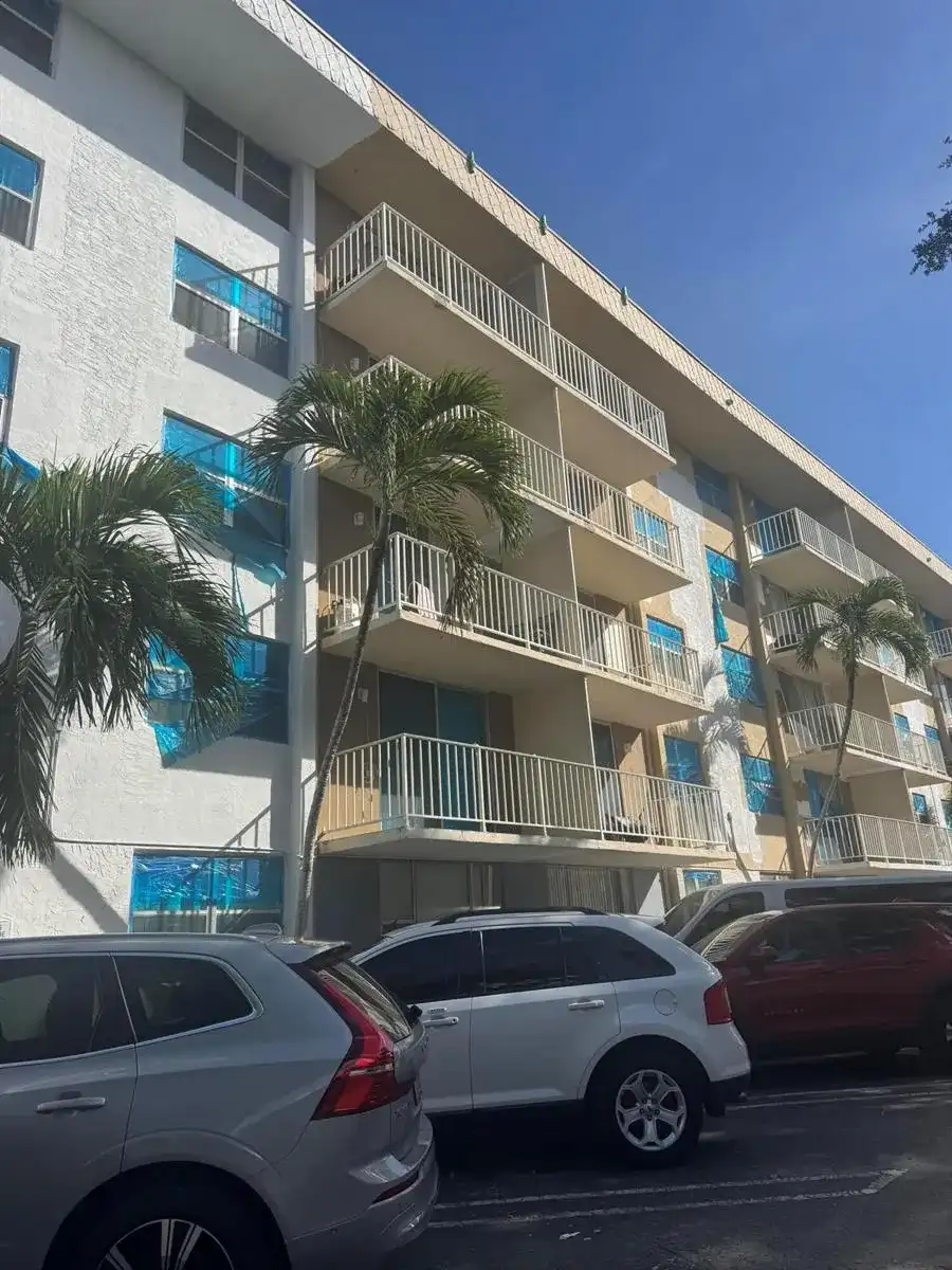 1805 SANS SOUCI Boulevard # 421, North Miami FL 33181